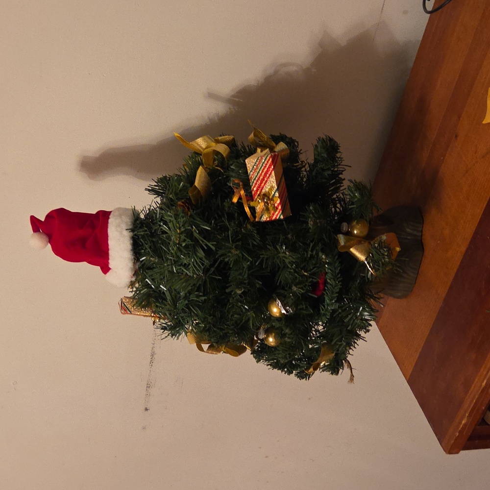 DOUGLAS FIR Talking Singing Christmas Tree Sound/Motion Activated 1996